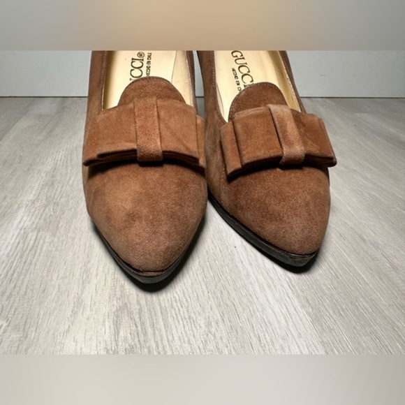 PRADA BROWN SUEDE BOW POINTED TOE MID HEEL CLASSIC PUMPS SZ 34 - Picture 7 of 10